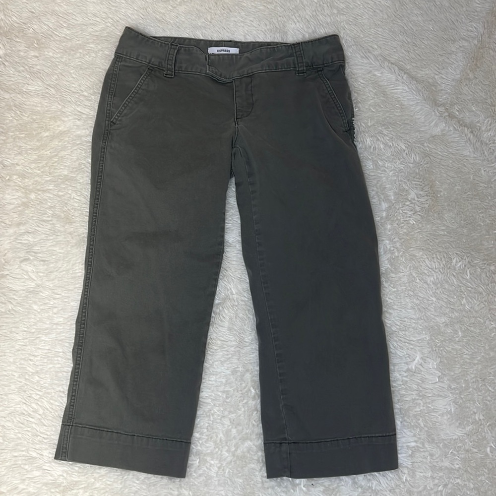 Women’s Express Capris - Gray - 8 - A16